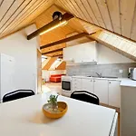 Апартаменты Scenic Escape - Loft 33 *